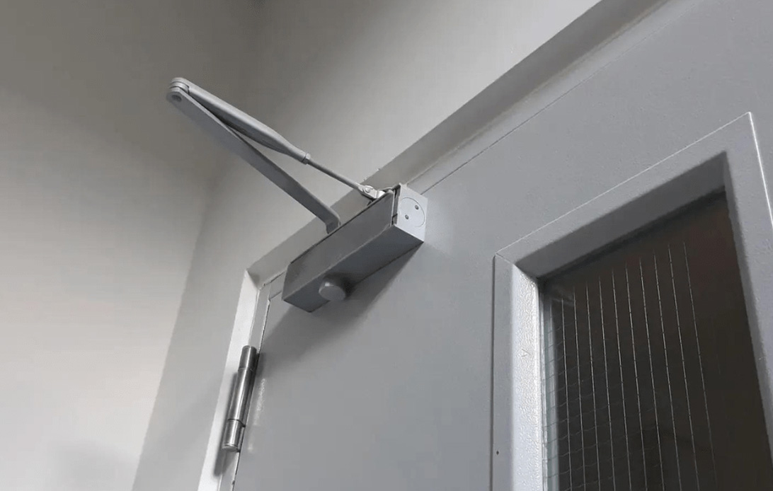 راهنمای کامل نگهداری از درب و آرامبند هیدرولیک